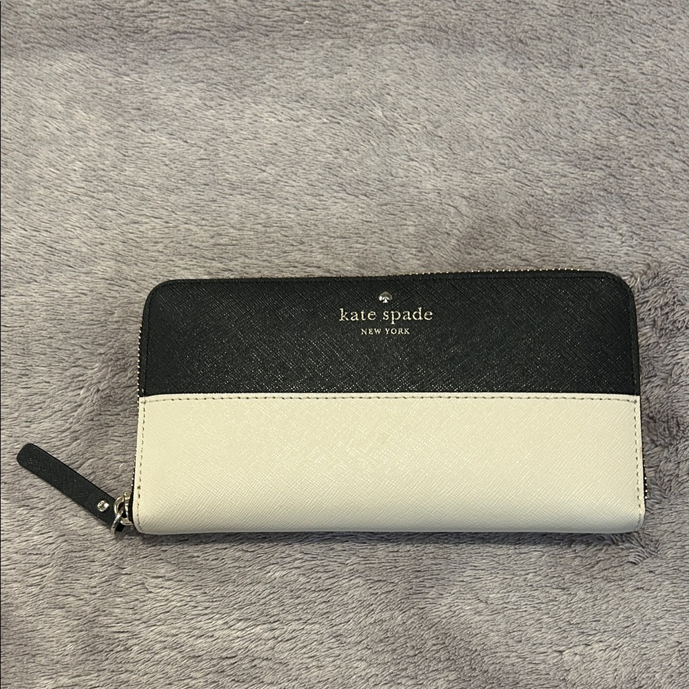 kate spade New York Black and Cream Zip-Around Wallet